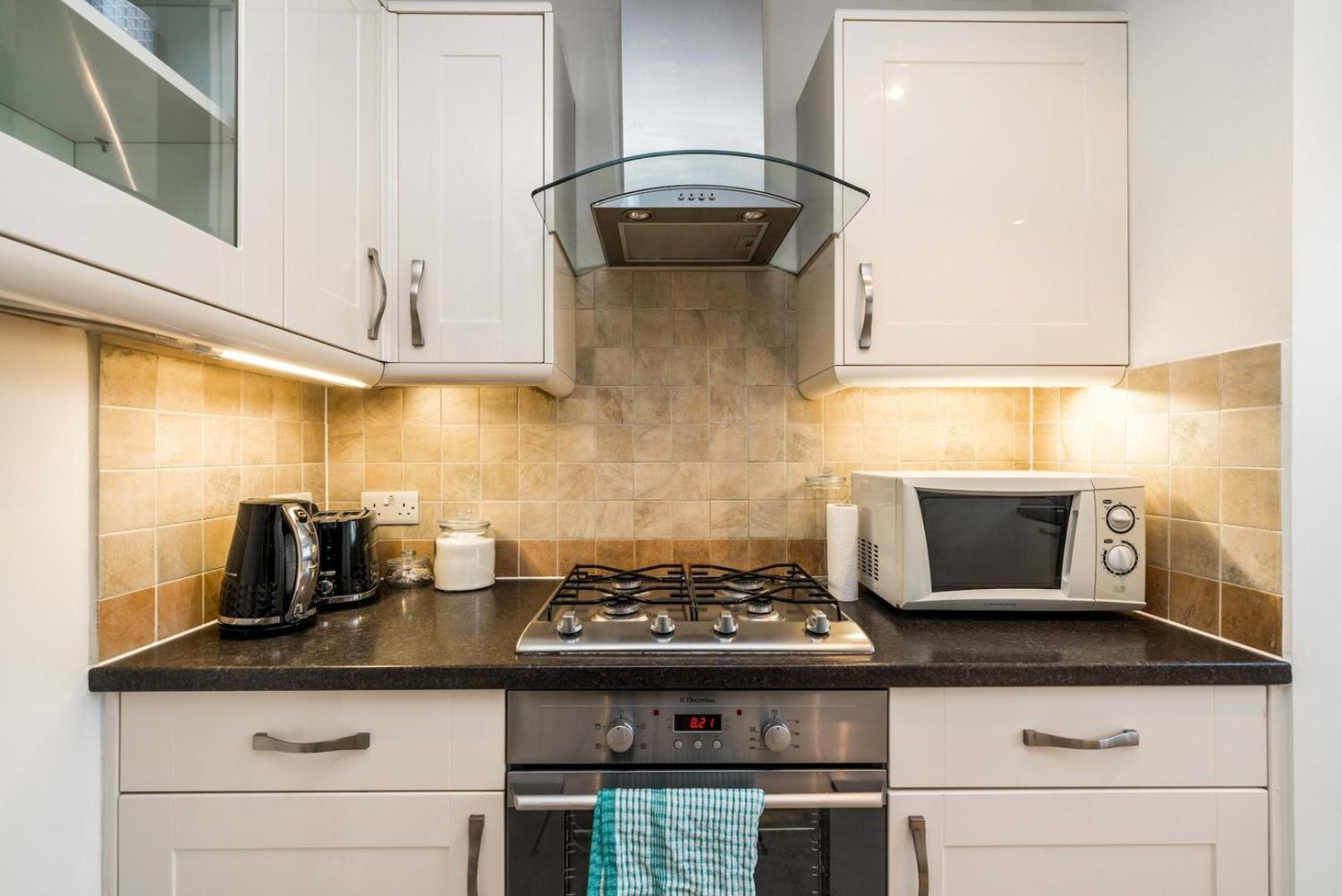 New 2Bd Flat Heart Of Battersea - Close To Station 런던 외부 사진