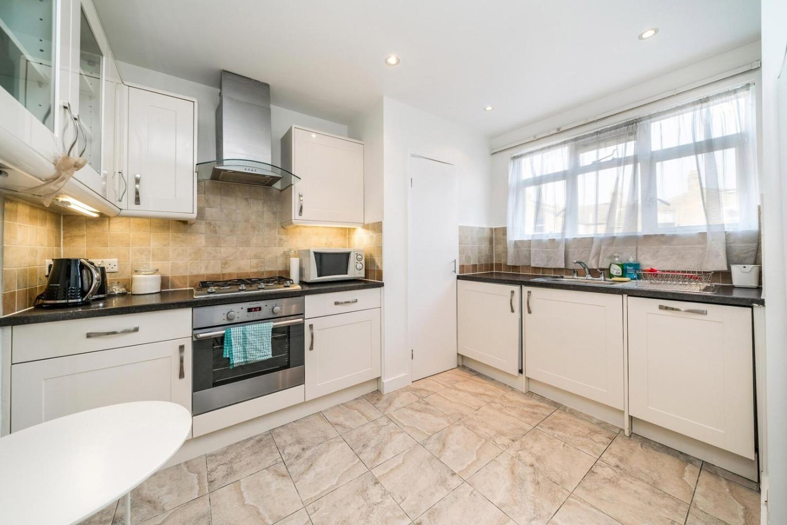 New 2Bd Flat Heart Of Battersea - Close To Station 런던 외부 사진